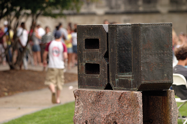 BU statue